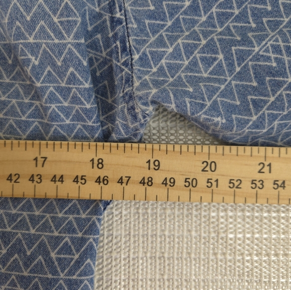 Forever 21 Men Classic Chambray Button Down Shirt Medium Blue Geometric - Picture 11 of 11